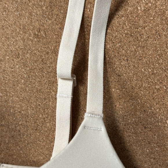 Skims tan color bra size 32 B gently used - Picture 4 of 8